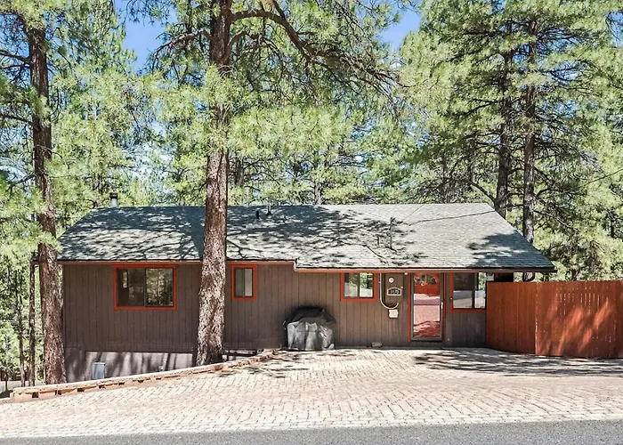 Eternal Treehouse Hot Tub Outdoor Paradise Entertainment Scenic Pine Views Holiday home