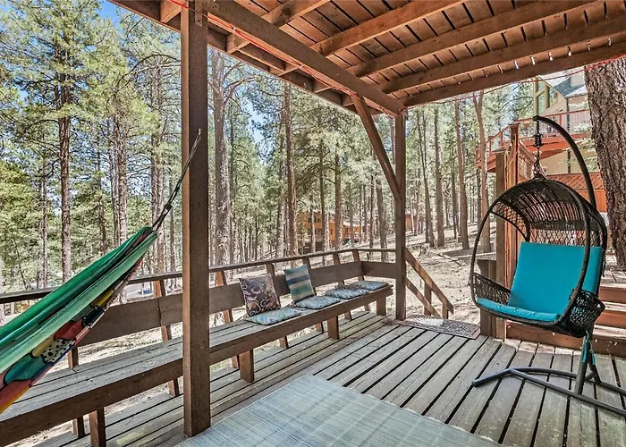 Eternal Treehouse Hot Tub Outdoor Paradise Entertainment Scenic Pine Views Holiday home