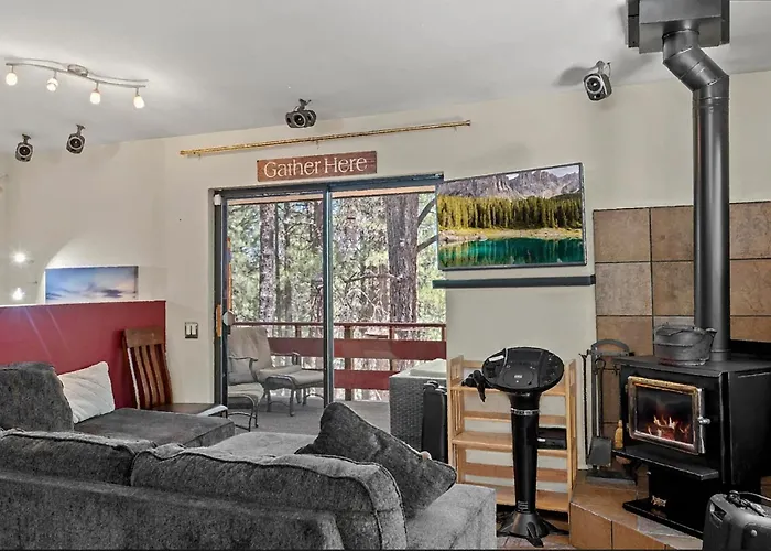 Holiday home Eternal Treehouse Hot Tub Outdoor Paradise Entertainment Scenic Pine Views *