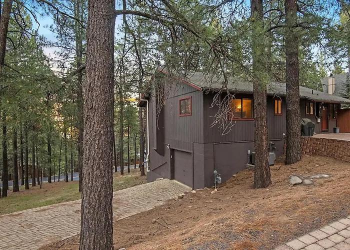 Eternal Treehouse Hot Tub Outdoor Paradise Entertainment Scenic Pine Views Holiday home